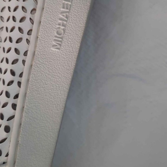 ALMOST BRAND NEW SNEAKERS SIZE 8 MICHAEL KORS - Picture 5 of 11